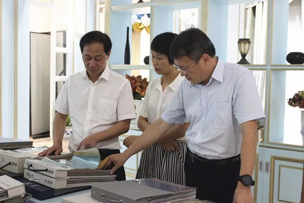 金蝉布艺迎接国家发改委司长高杲等领导莅临交流调研