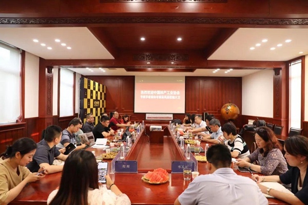 中国林产工业协会专家学者媒体采风团莅临大卫地板考察