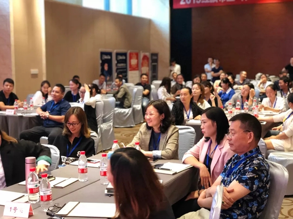 红旗无缝墙布财富倍增计划培训会重庆站正式启动