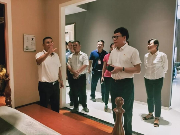合生雅居全屋定制在相关政府领导陪同下开展消防演练 合生雅居全屋定制在相关政府领导陪同下开展消防演练