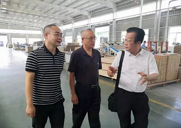 中国木材与木制品协会领导莅临千川木门考察调研