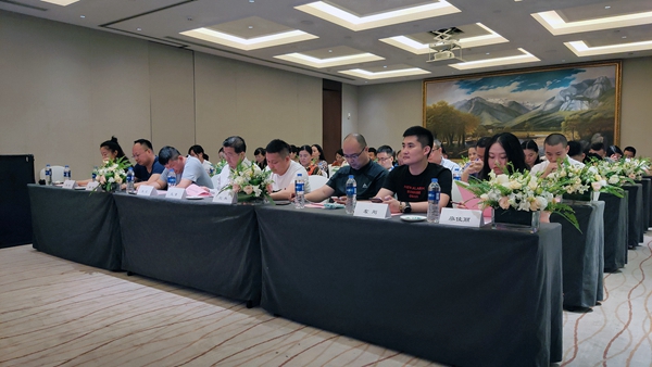 仁豪家居隆重召开成品+定制实战分享会 仁豪家居隆重召开成品+定制实战分享会