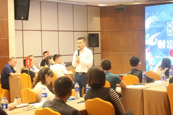 红旗无缝墙布财富倍增计划培训会武汉站圆满结束
