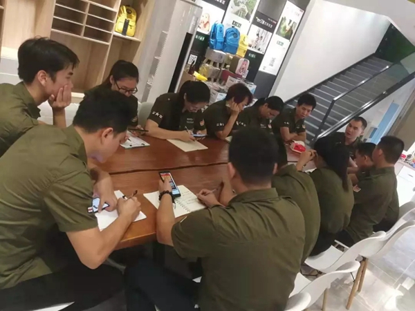 艾娅全屋定制化州专卖店盛大试业 明星助阵轰动全城