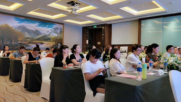 仁豪家居隆重召开成品+定制实战分享会 仁豪家居隆重召开成品+定制实战分享会
