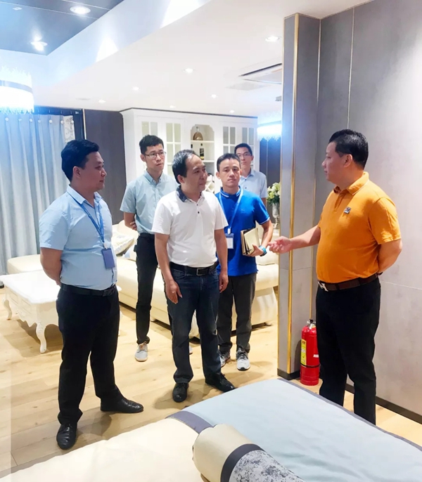 唯妮尔家居领导层深入一线 全力打造“千万级门店”