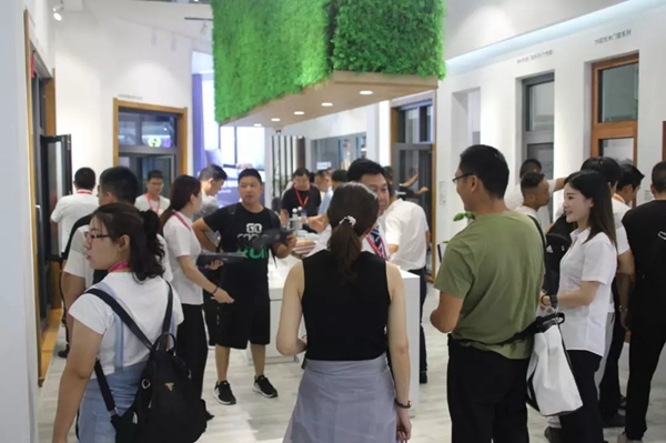 萨洛凯门窗与南阳知名设计师联手入驻南阳高端门窗市场