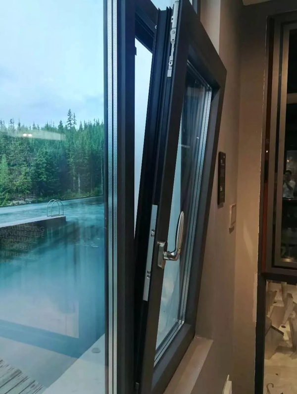 欧圣德智能门窗告诉你封阳台有多少种方式