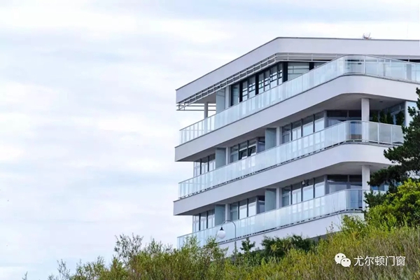 尤尔顿门窗创新上市 铸就行业新高度