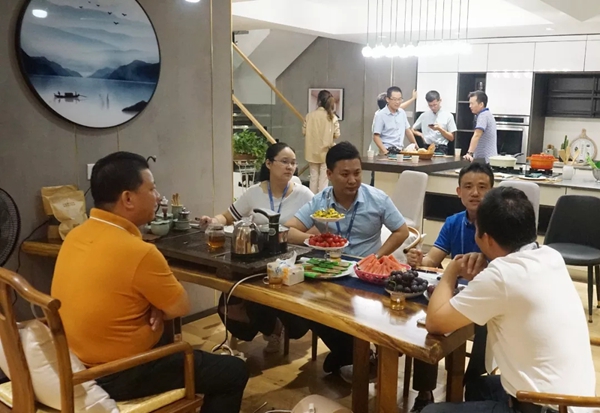 唯妮尔家居领导层深入一线 全力打造“千万级门店”