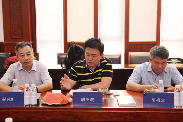中国林产工业协会专家学者媒体采风团莅临大卫地板考察