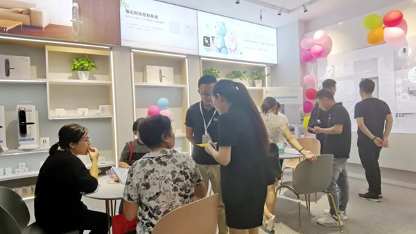 萤石智能家居和平广场专卖店正式开业