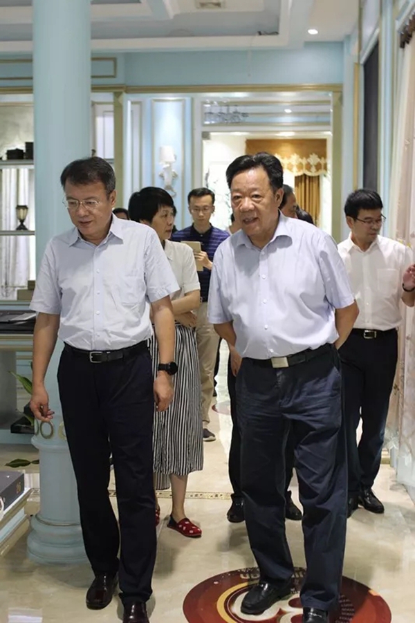 金蝉布艺迎接国家发改委司长高杲等领导莅临交流调研
