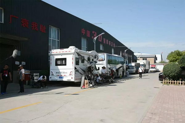 奇美定制家居迎来林永健老师主演的电视剧剧组 奇美定制家居迎来林永健老师主演的电视剧剧组