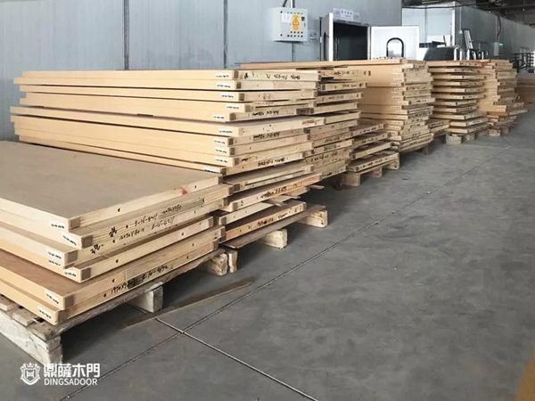 鼎萨木业加大力度整顿生产现场 全面提升产品质量