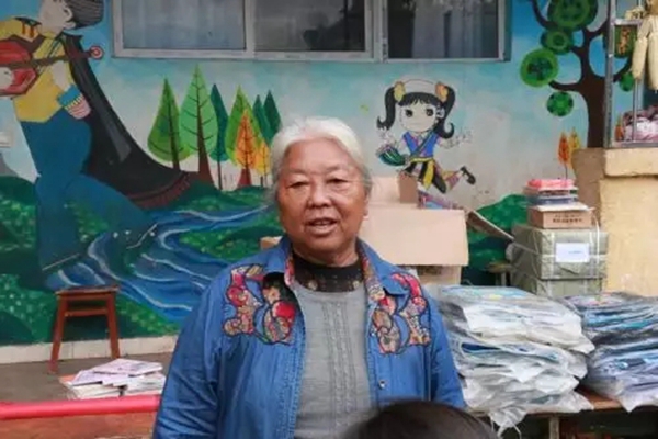 鑫迪木门再走大凉山 用实际行动助力学生的求学之梦