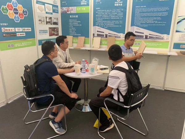 安联木业以产品环保和质量好火爆上海家具展 安联木业以产品环保和质量好火爆上海家具展