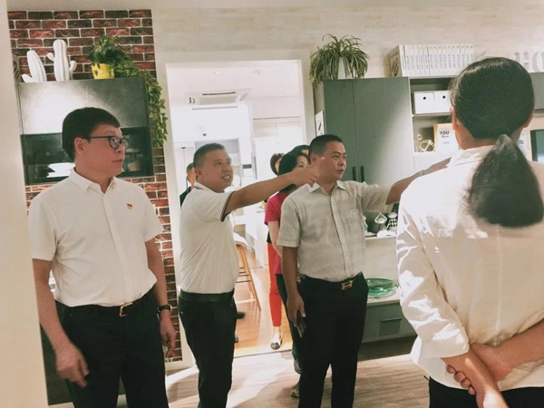 合生雅居全屋定制在相关政府领导陪同下开展消防演练 合生雅居全屋定制在相关政府领导陪同下开展消防演练