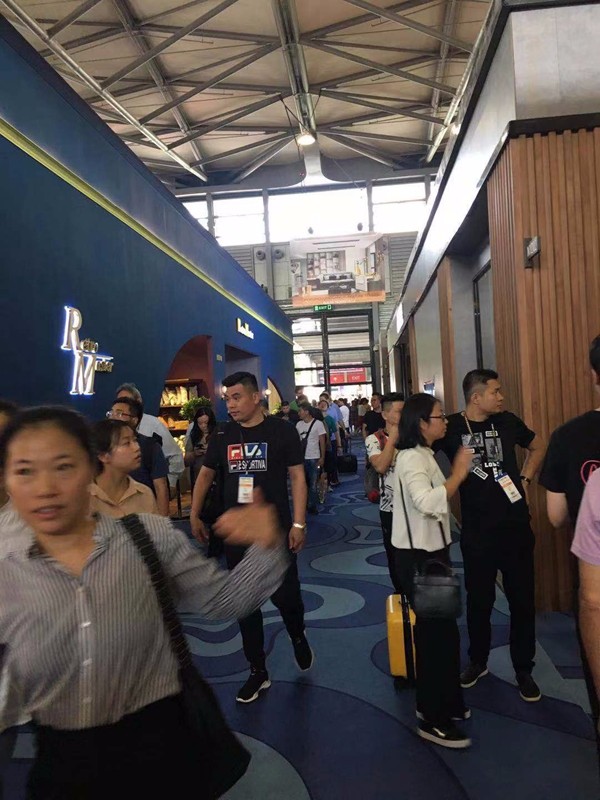 安联木业以产品环保和质量好火爆上海家具展 安联木业以产品环保和质量好火爆上海家具展