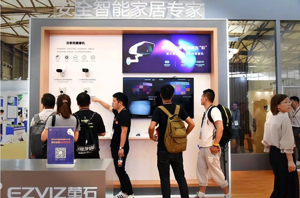 萤石携智能双摄系列产品亮相2019上海国际智能家居展