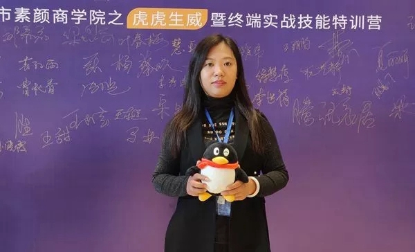 城市素颜墙布经销商蔡欢：把握流行趋势 推向品牌新高度