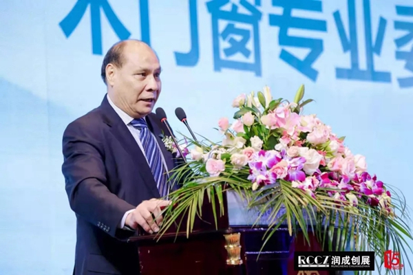 润成创展董事长关润开当选中国木门窗专业委员会新任会长 润成创展董事长关润开当选中国木门窗专业委员会新任会长