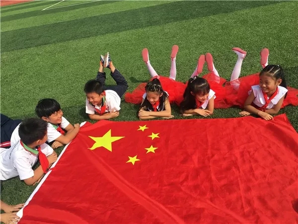 品格吊顶“与祖国同行 与红旗同框”主题活动诚邀您参与