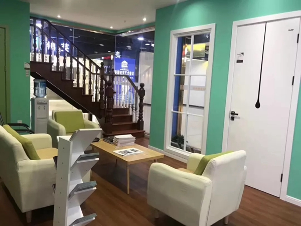 宜居木门北碚店尹臣:设计师转型创业 开启人生新征途 宜居木门北碚店尹臣:设计师转型创业 开启人生新征途