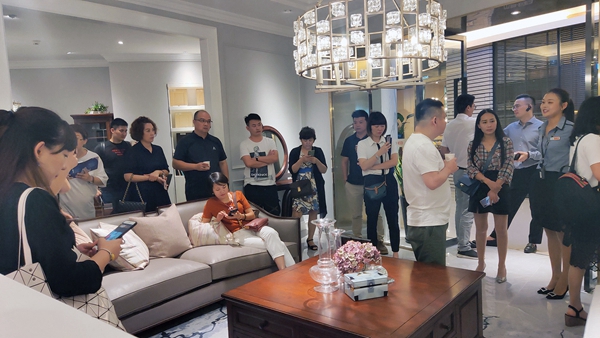 仁豪家居隆重召开成品+定制实战分享会 仁豪家居隆重召开成品+定制实战分享会