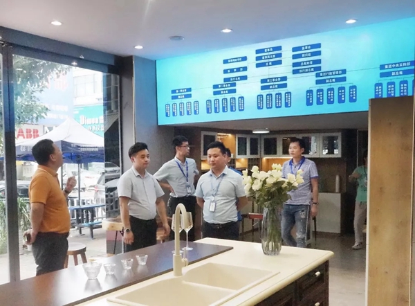 唯妮尔家居领导层深入一线 全力打造“千万级门店”
