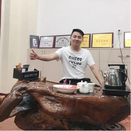 博仕门窗有个爱巡店的董事长
