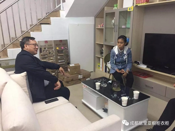 居里亚集团董事长黄金莅临门店指导工作 助力双十一活动 居里亚集团董事长黄金莅临门店指导工作 助力双十一活动