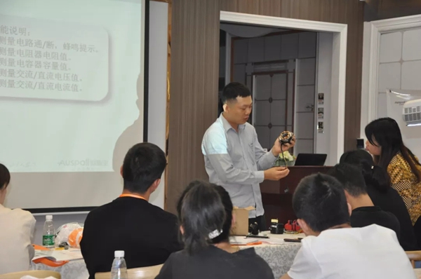 2019欧斯宝商学院终端销售顾问培训会火热开课