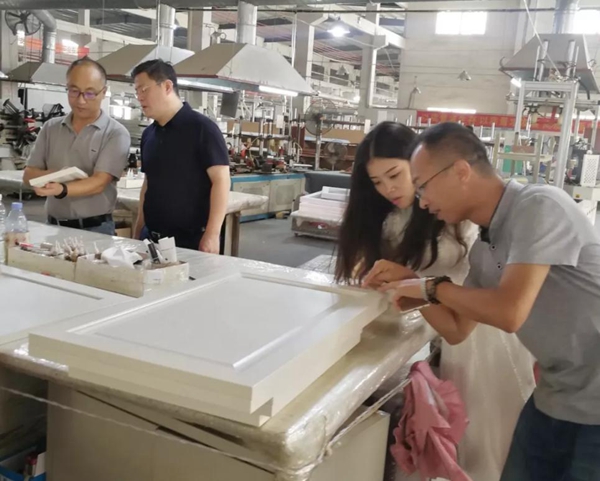 森诺全屋优品定制 全国工商联家具装饰业商会会长莅临参观 森诺全屋优品定制 全国工商联家具装饰业商会会长莅临参观