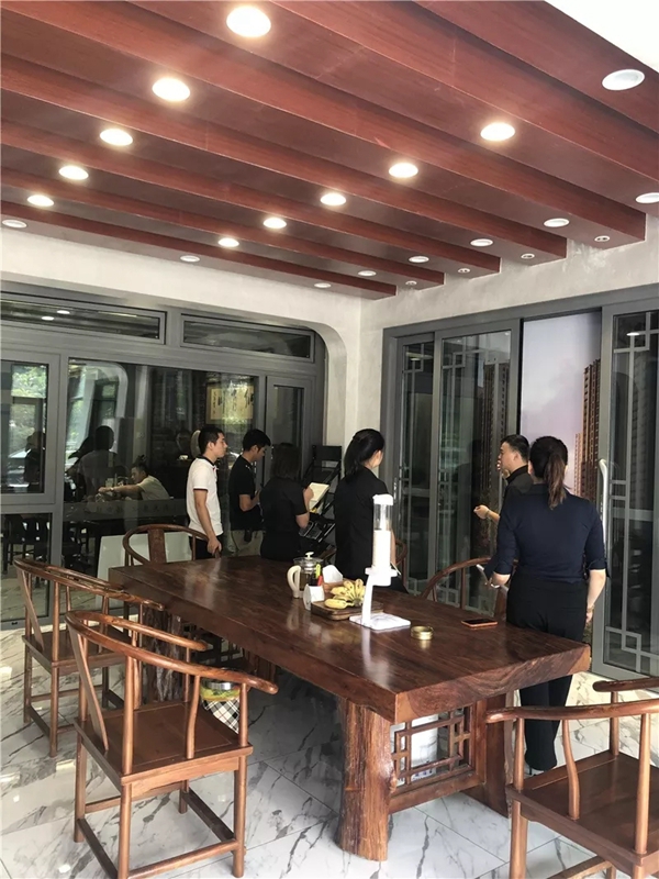 欧迪森门窗董事长和大区何经理到访南宁旗舰店