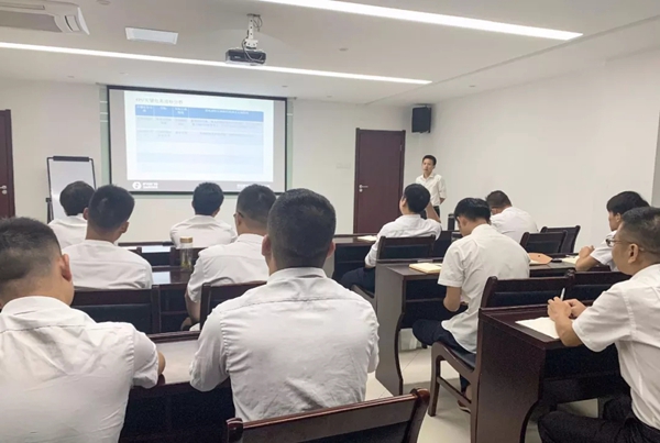 萨洛凯门窗营销中心组织前三季度复盘及十月规划会议