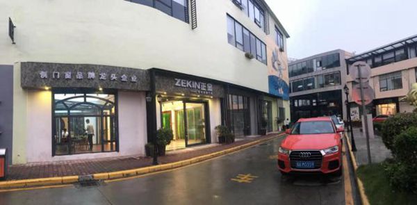 正金门窗明星经销商刘总：树立良好店风，千万大商轻松做