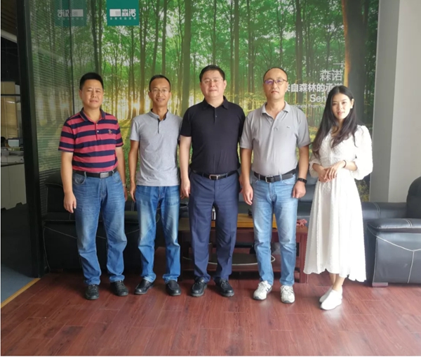 全国工商联家具装饰业商会会长张传喜莅临森诺家居集团参观指导