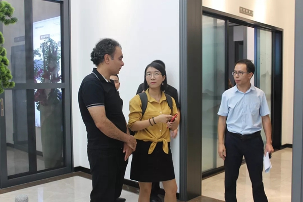 德斯莱斯门窗迎接黎巴嫩代表团莅临参观考察 德斯莱斯门窗迎接黎巴嫩代表团莅临参观考察