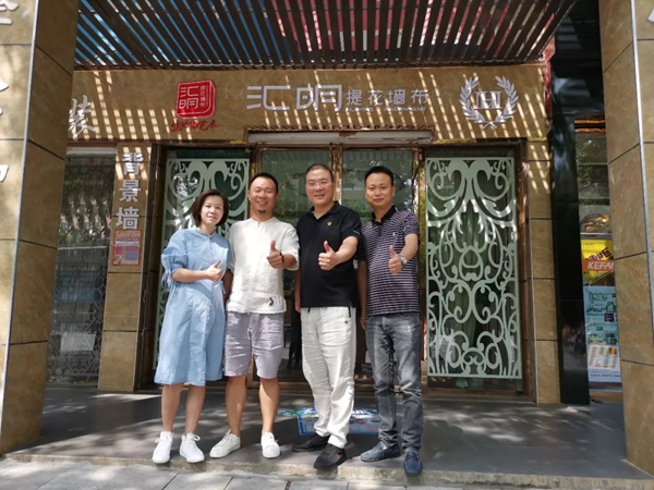 汇明A+墙布江西抚州店周总：做汇明A+墙布专卖店 我不再踟蹰
