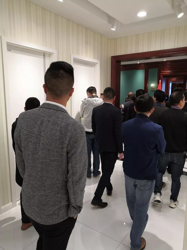 豪迈木门迎接2019家居行业高峰论坛大咖莅临参观交流