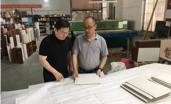 森诺全屋优品定制 全国工商联家具装饰业商会会长莅临参观 森诺全屋优品定制 全国工商联家具装饰业商会会长莅临参观