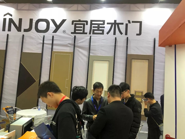 宜居木门携系列新品亮相2019重庆国际建筑装饰博览会