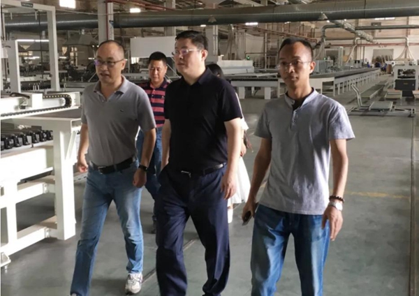 森诺全屋优品定制 全国工商联家具装饰业商会会长莅临参观 森诺全屋优品定制 全国工商联家具装饰业商会会长莅临参观