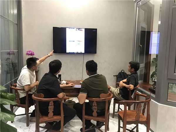 欧迪森门窗董事长和大区何经理到访南宁旗舰店