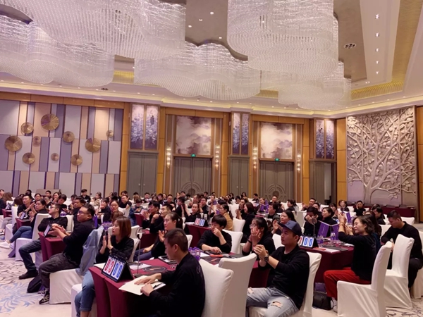 可罗雅无缝墙布2019金秋提升拓展全国联动会顺利开启