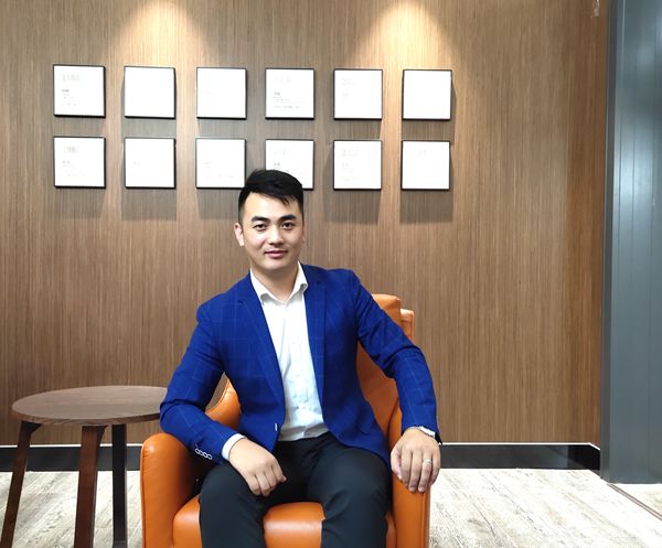 飞宇门窗明星经销商张总：凝聚团队力量，做细做精每件事