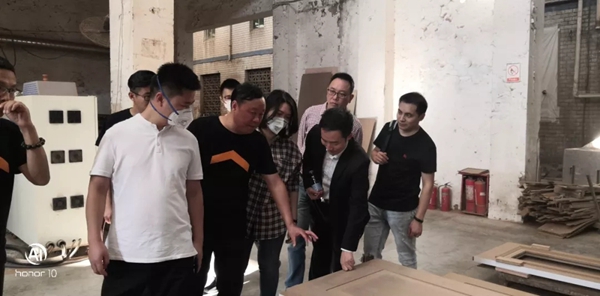 宜居木门迎接清华大学企业变革与管理创新高级研修班莅临考察