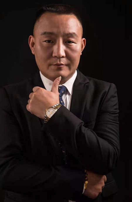 尚益达门窗明星经销商何总：连开两家专卖店，年销量节节走高