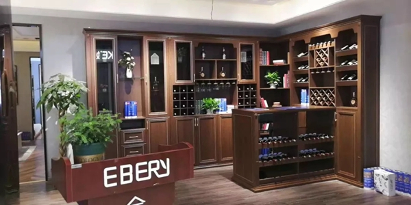伊百丽全屋定制宜春经销商鄢总：产品可以双向操作